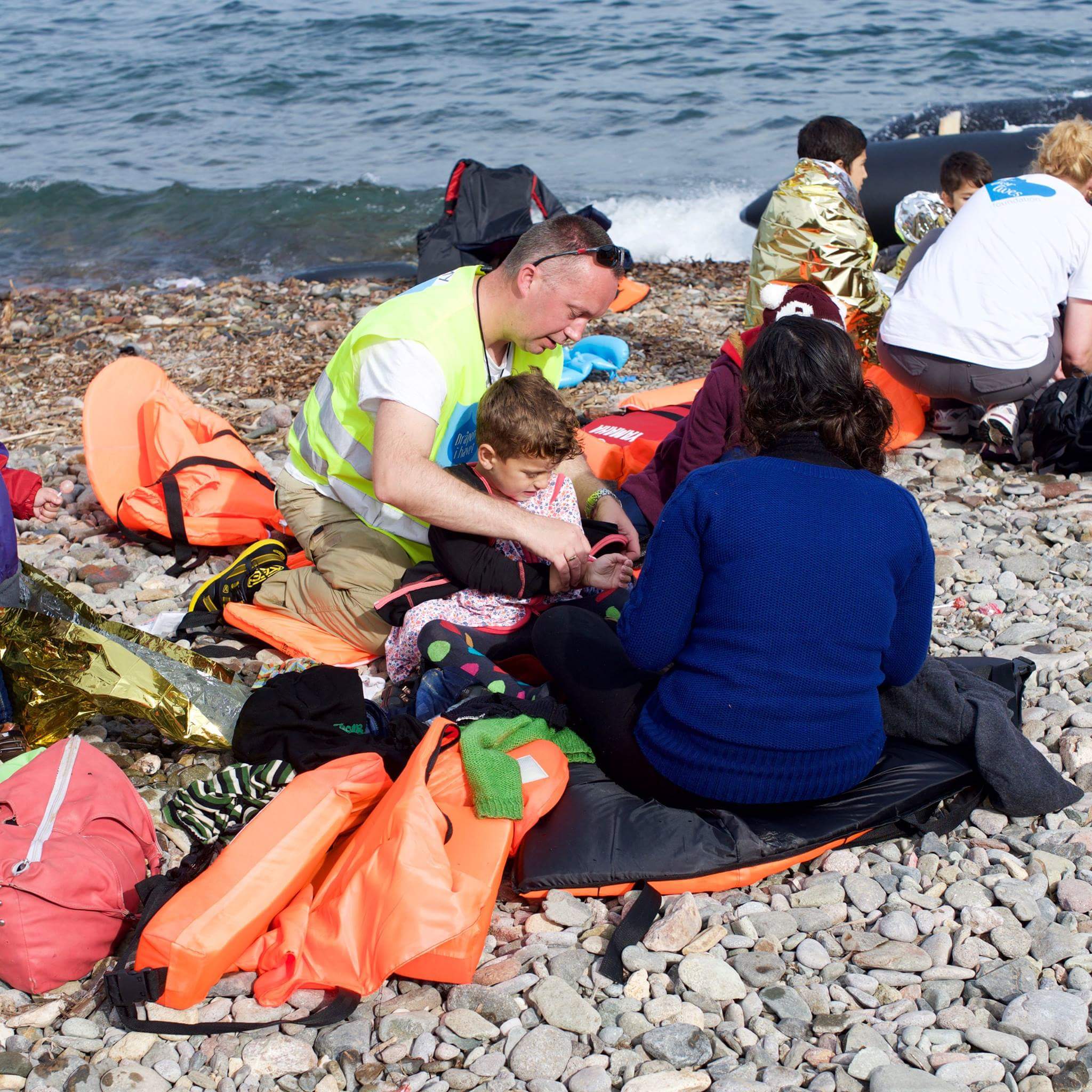 Supporters on Lesvos helping refugees