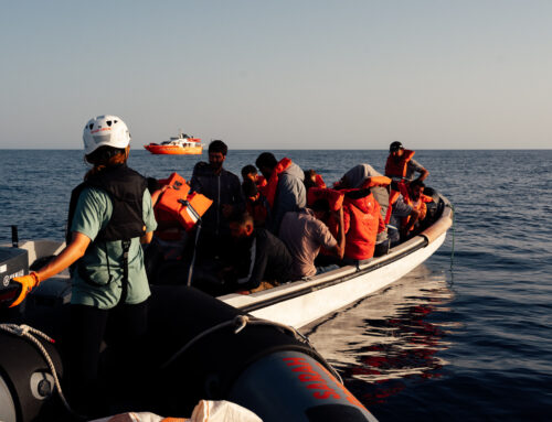 Luxusyacht wird zu Rettungsschiff umgebaut und rettet 19 Menschen